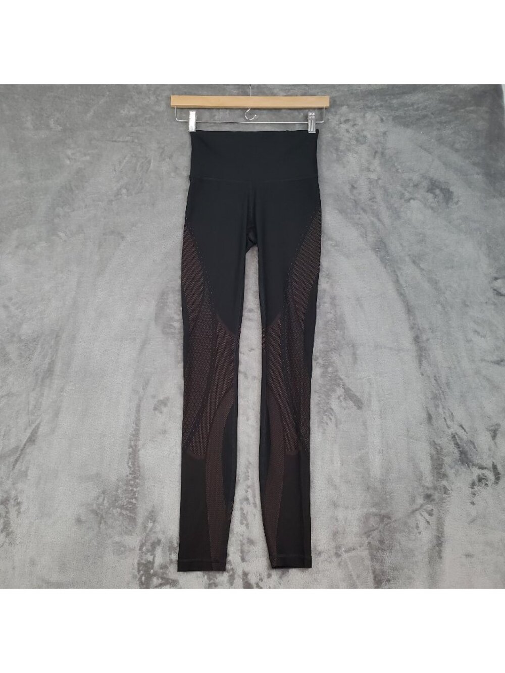 Lululemon High Rise Tight in Black / Ancient Copper Leggings Size 0 Mapped Out